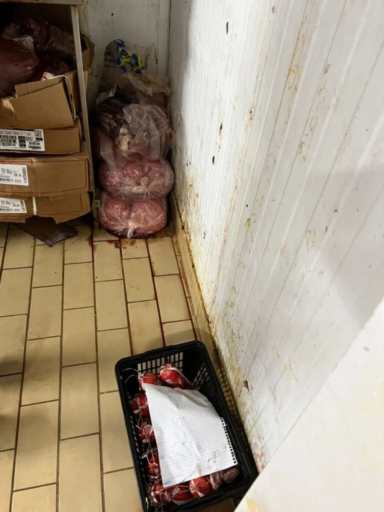Polícia Civil de Osasco interdita açougue acusado de vender carnes e alimentos irregulares