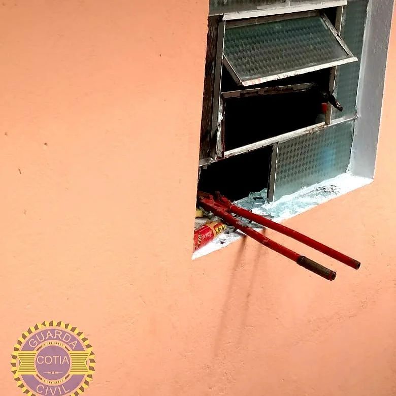 Homens furtam objetos de residência e são presos pela GCM de Cotia durante tentativa de fuga
