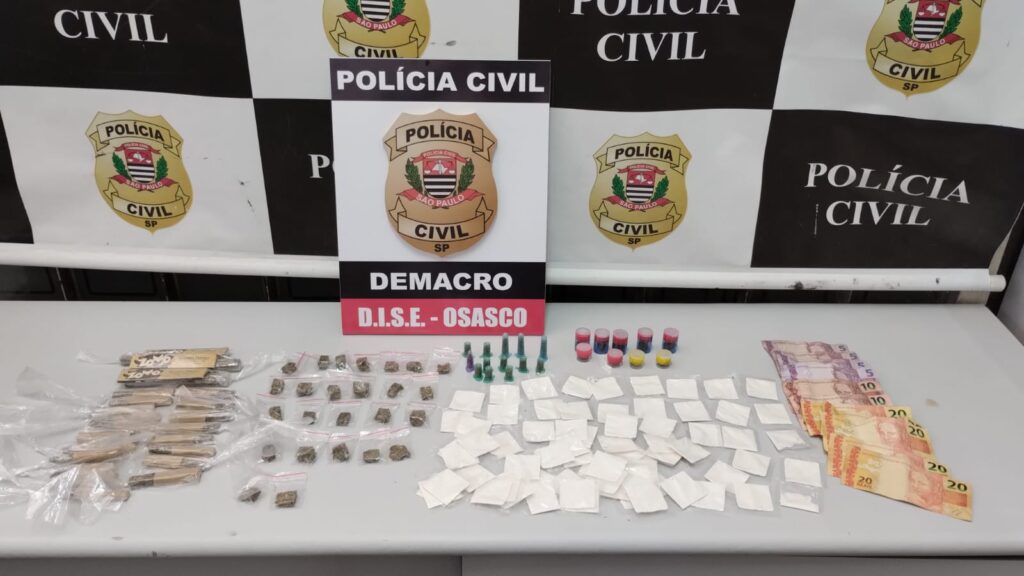 Polícia Civil apreende mais de 130 porções de drogas