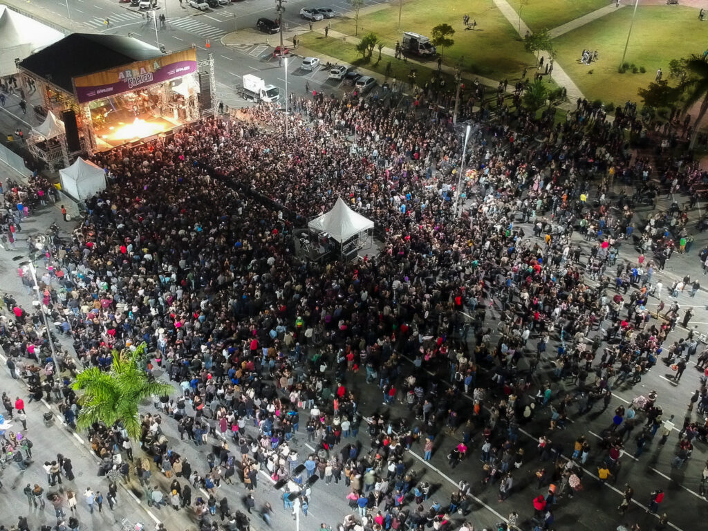 Arraiá de Barueri começa na quinta (22) com show de Edson e Hudson