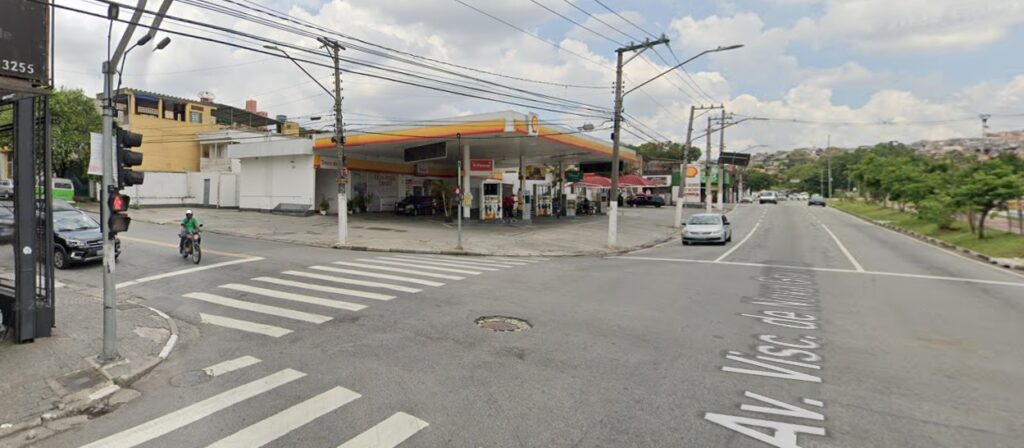 colisão entre carro e moto deixa duas pessoas feridas