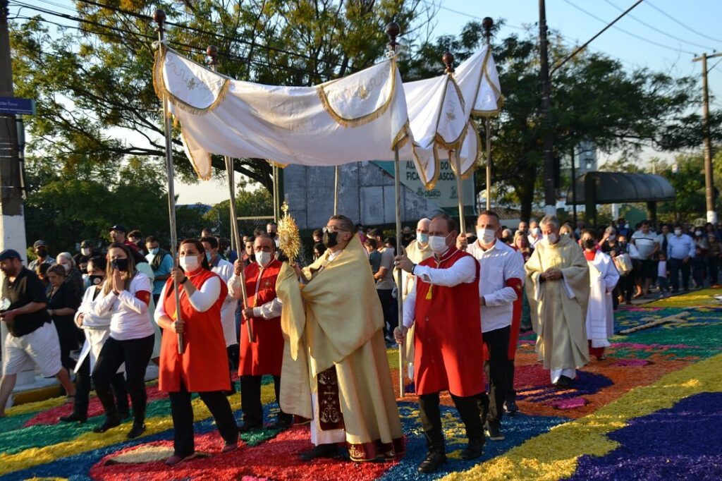 Veja o que abre e o que fecha no feriado de Corpus Christi em Osasco