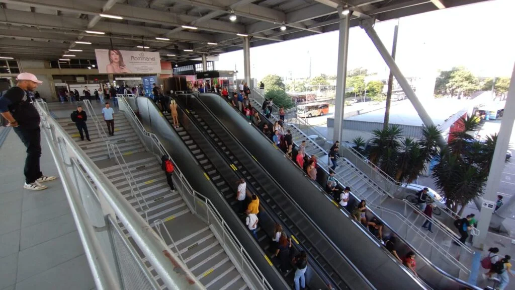 ViaMobilidade: usuários da Estação Osasco reclamam de escada rolante em manutenção
