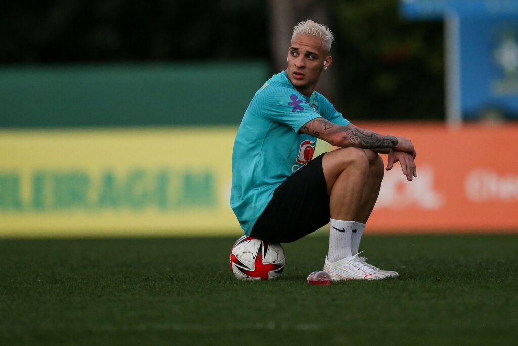 Influenciadora acusa jogador Antony, atleta de Osasco do clube Manchester United, de agressão