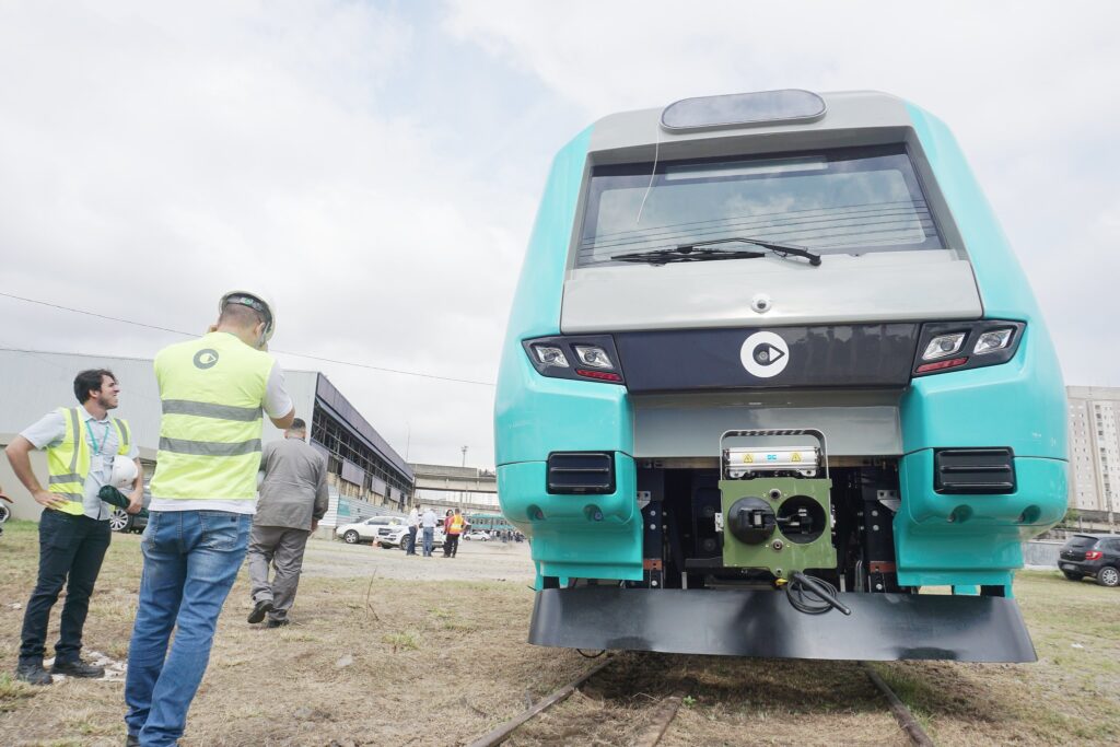 Novo trem da ViaMobilidade entra em operação nas Linhas 8-Diamante e 9-Esmeralda