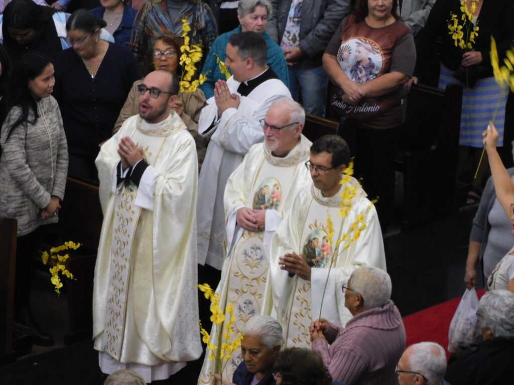 Festa de Santo Antônio, padroeiro de Osasco, atrai milhares de fiéis