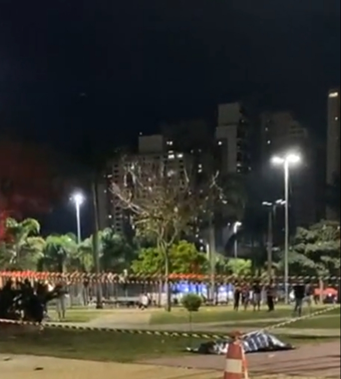 Em Barueri, homem é executado a tiros em frente à Câmara Municipal; uma vítima ferida foi socorrida