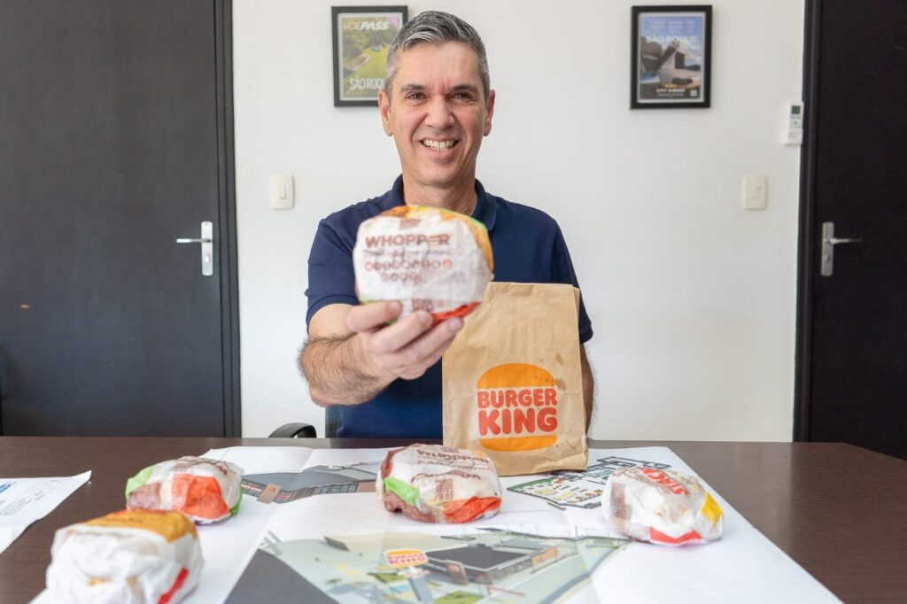 Prefeito Guto Issa anuncia chegada do Burger King em São Roque