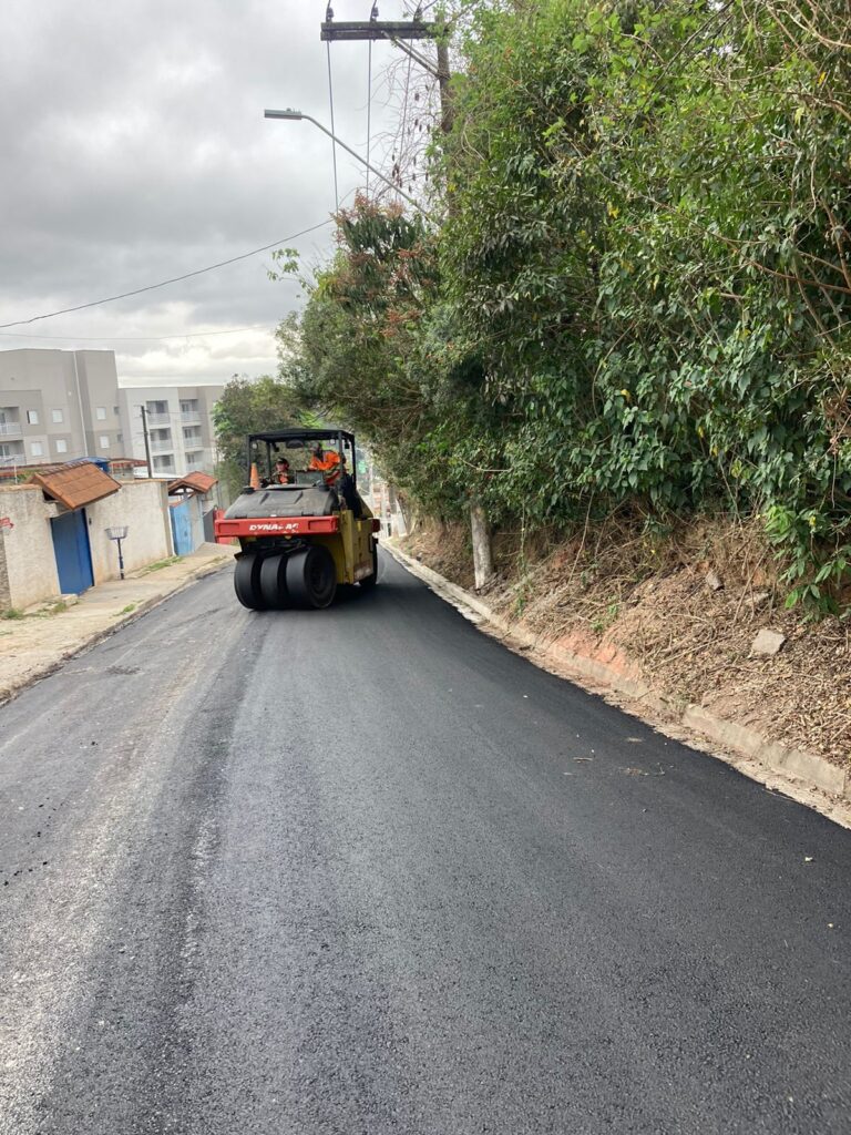 Cotia: etapa de asfaltamento no Jardim Pioneiro atinge 73%