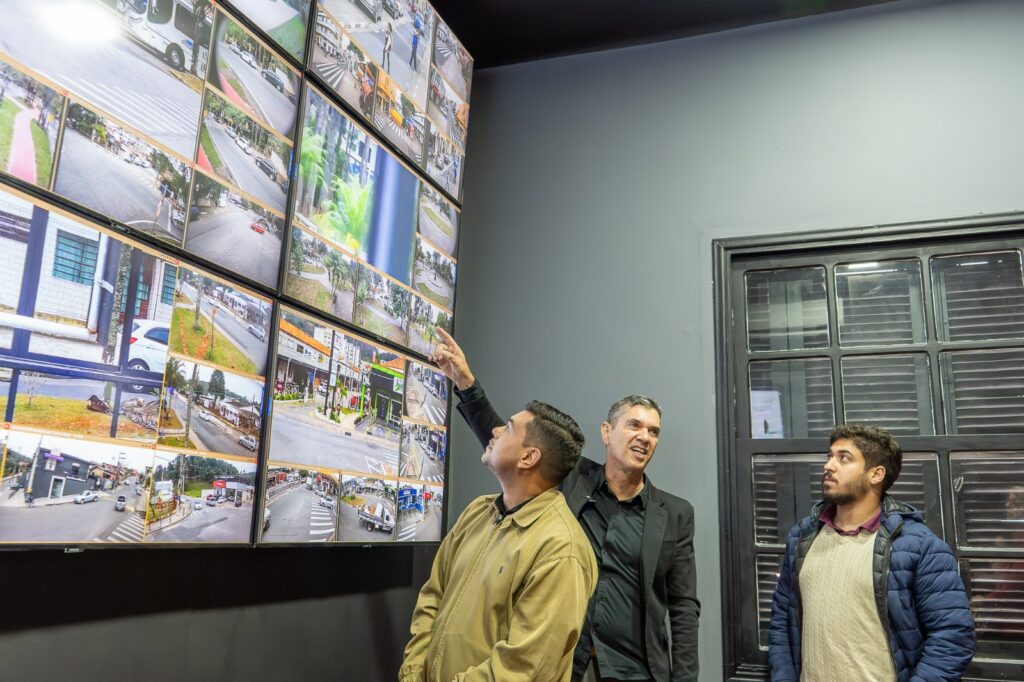 Segurança: Prefeito Guto Issa entrega Central de Controle Operacional em São Roque