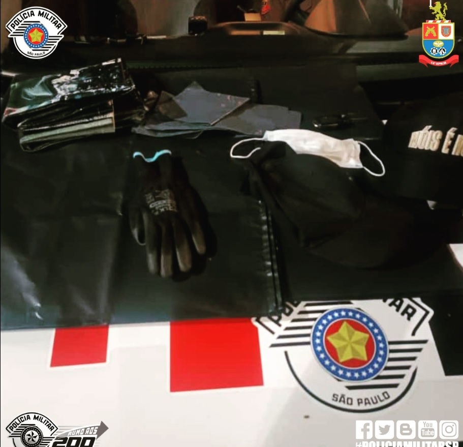 Diversos objetos usados durante o delito foram apreendidos na ação (Divulgação/PMSP)