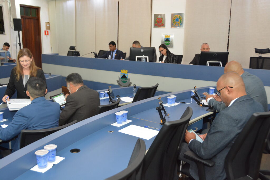 Cotia: vereador solicita farmácia e banco de alimentos