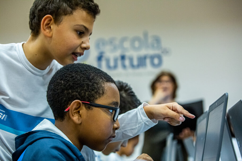 Tecnologia como ferramenta de apoio aos estudantes