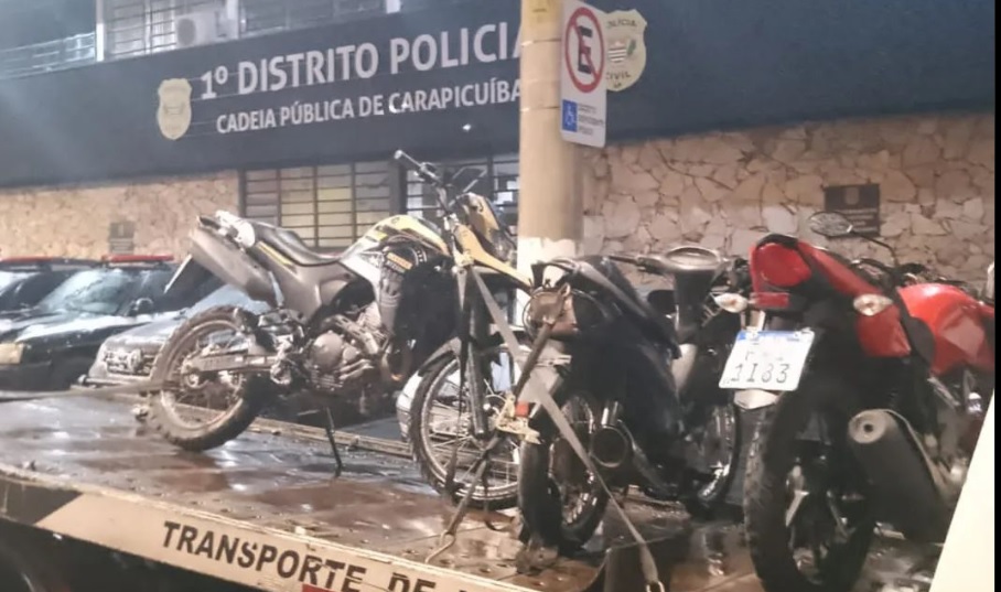Carapicuíba: PM aprende três motos em ocorrência de perturbação do sossego