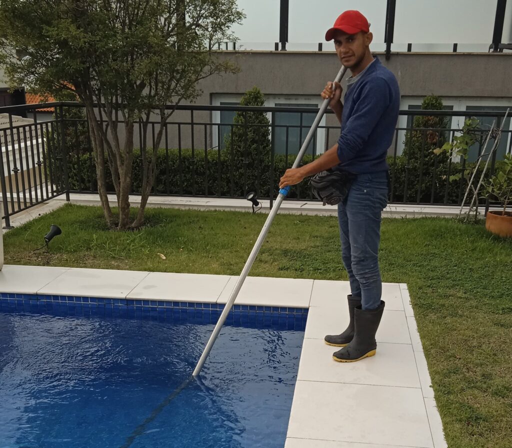 Piscinas: como manter essa área de lazer sempre limpa