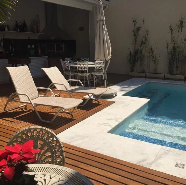 Piscinas com prainha, spa e piso atérmico vieram para ficar