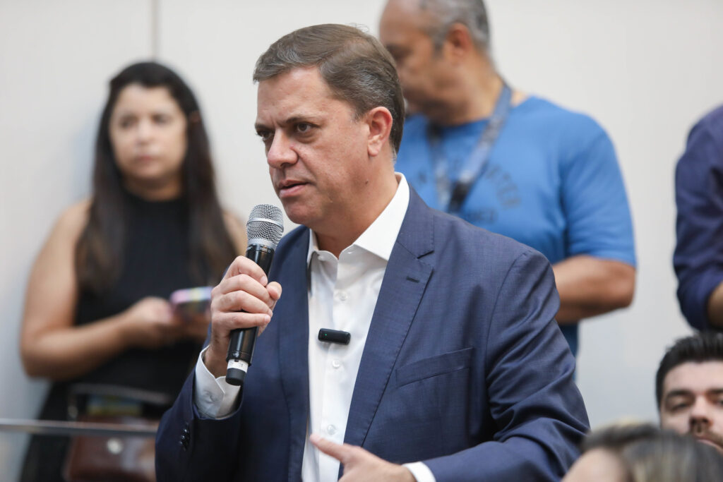 Prefeitos de Cajamar e Carapicuíba participam de reunião da CPI da Enel na Alesp