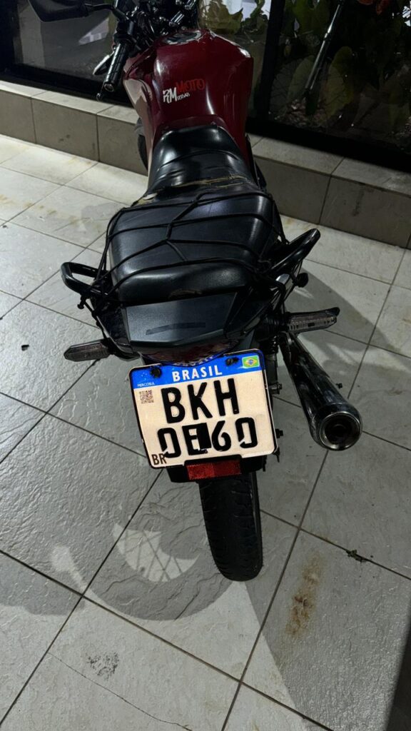 Jandira: PM prende dupla com arma falsa e moto adulterada