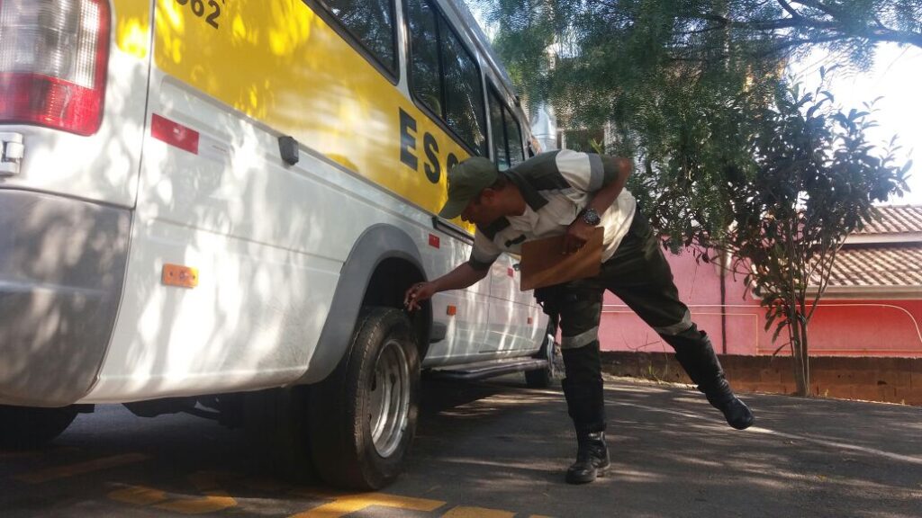 Veja dicas para contratar transporte escolar