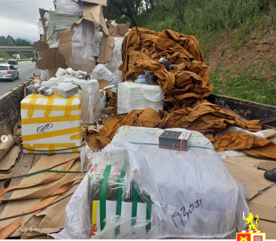 Araçariguama: PM apreende anabolizantes e cigarros ilegais