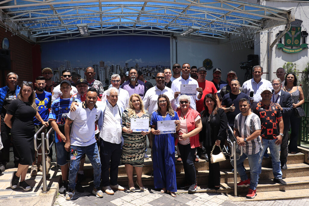 Jornalista Claudia Azevedo é homenageada em Osasco