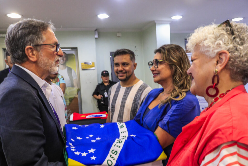 Jornalista Claudia Azevedo é homenageada em Osasco
