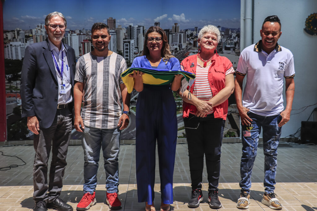 Jornalista Claudia Azevedo é homenageada em Osasco