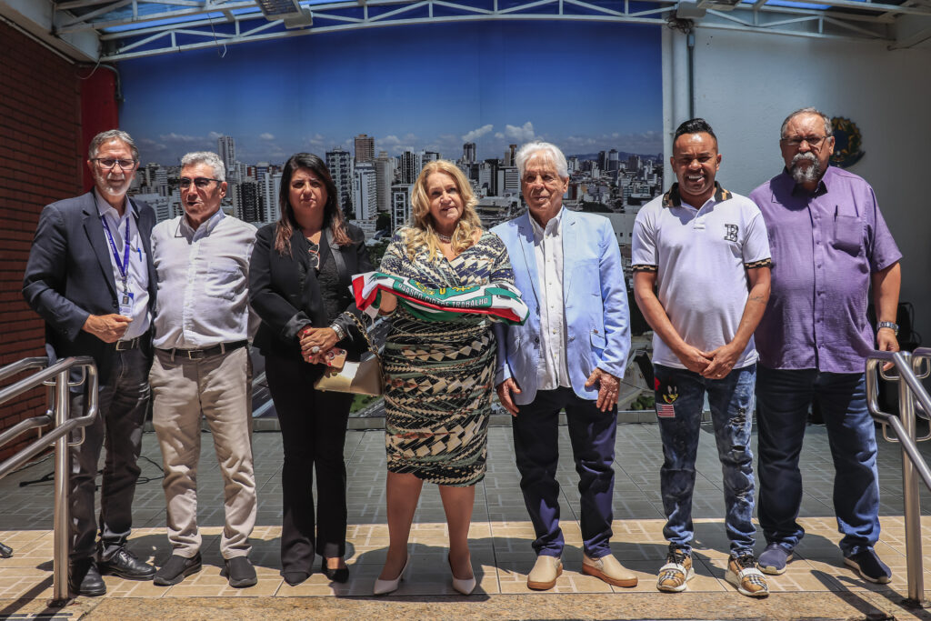 Jornalista Claudia Azevedo é homenageada em Osasco