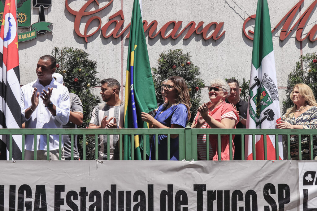Jornalista Claudia Azevedo é homenageada em Osasco