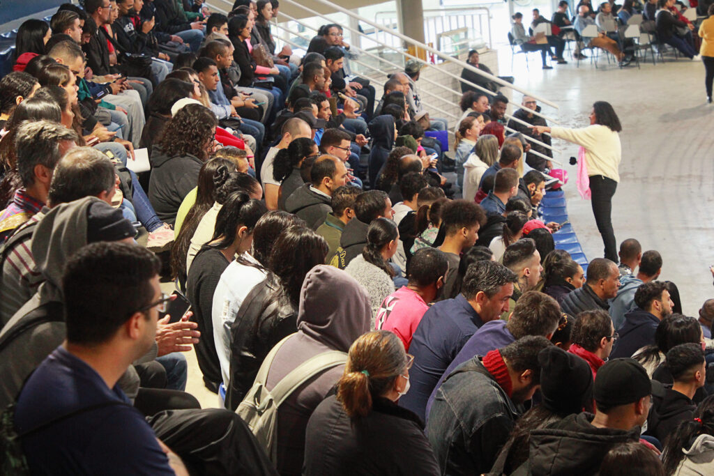Barueri terá seleção para 800 atendentes de loja na segunda (15)