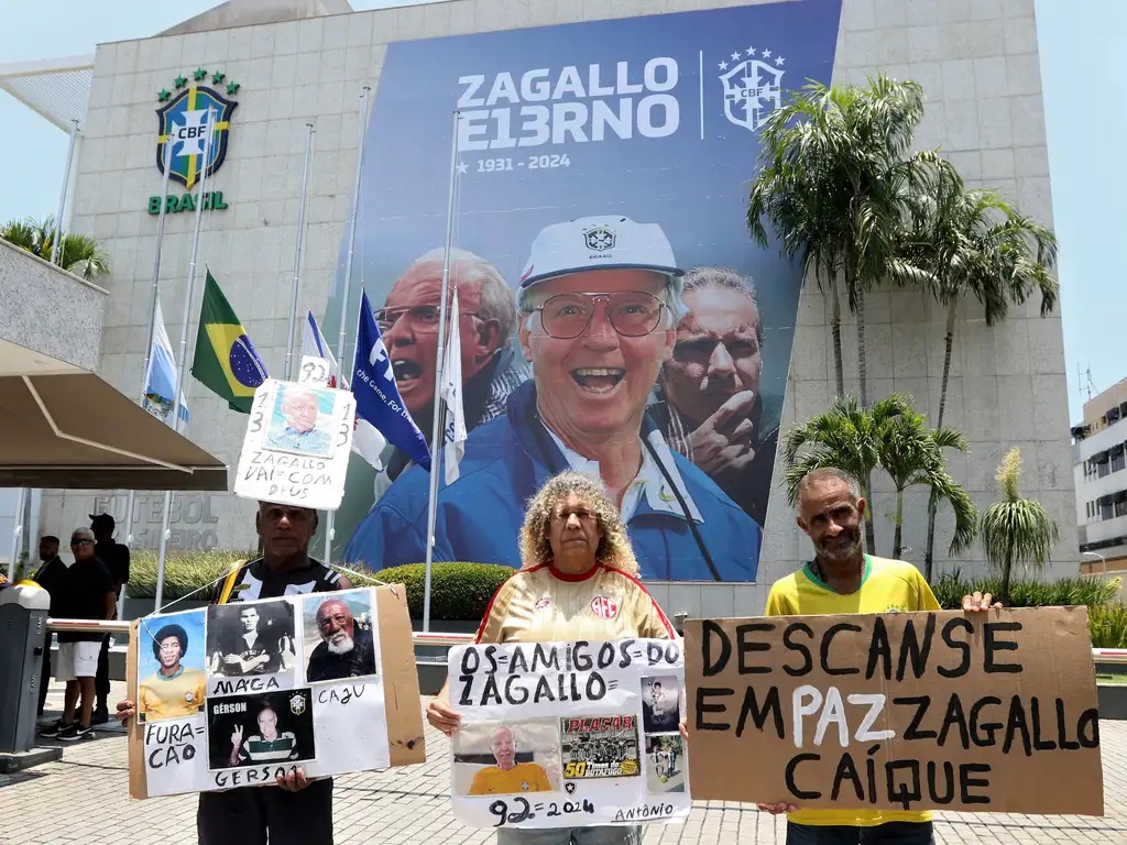 Cafu: "É preciso fazer um campeonato com o nome do Zagallo"