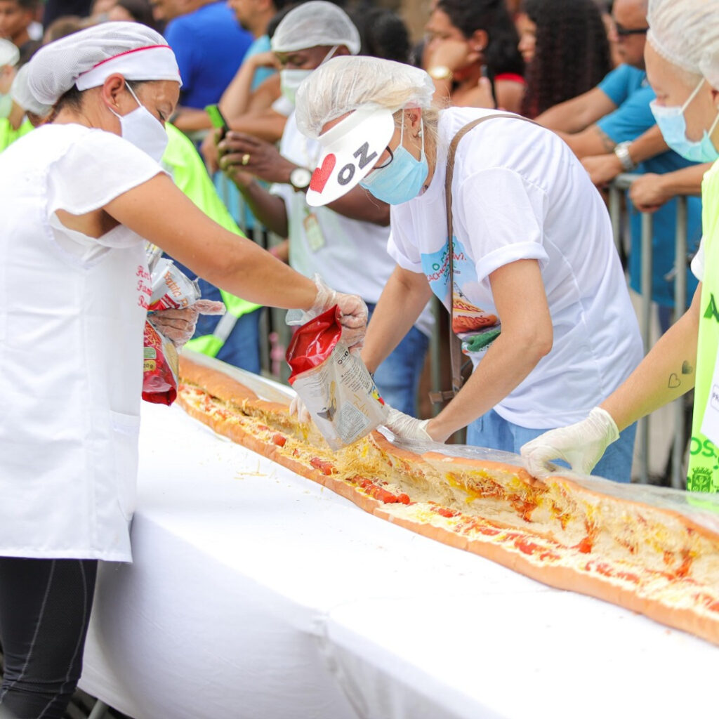 Osasco celebra 62 anos com maior cachorro-quente do Brasil