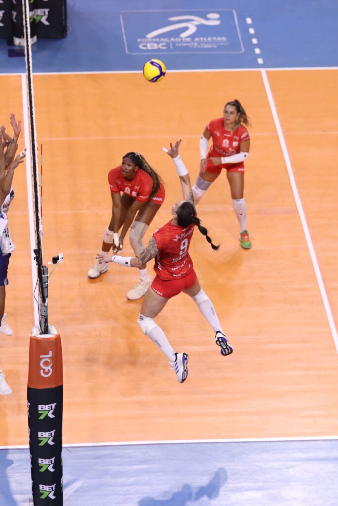 Superliga: Osasco vence o Gerdau Minas por 3 sets a 1