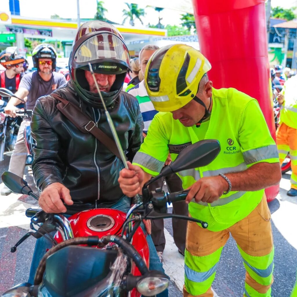 Osasco: motociclistas recebem antenas antilinhas