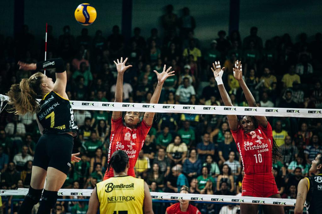 Superliga: Osasco vence o Praia Clube por 3 sets a 1