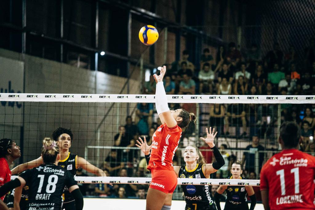 Superliga: Osasco vence o Praia Clube por 3 sets a 1