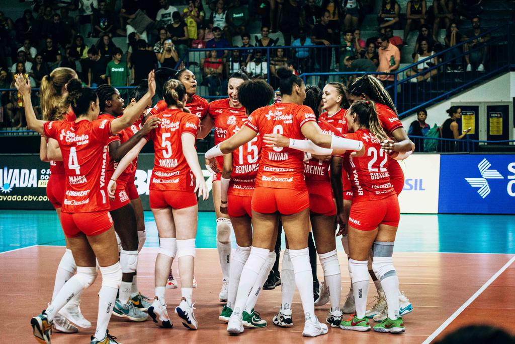 Superliga: Osasco vence o Praia Clube por 3 sets a 1