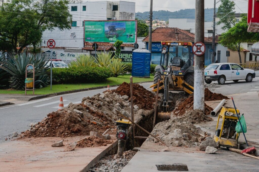 Sabesp realiza intervenção na região central de São Roque