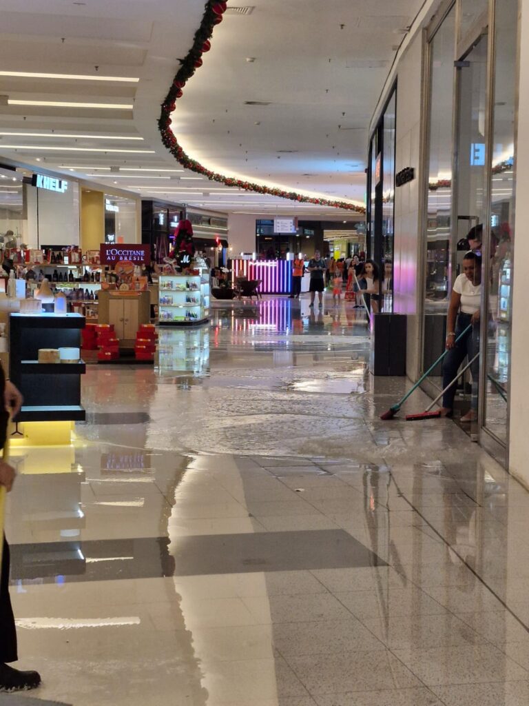 Chuva forte em Barueri causa transtornos e alagamentos