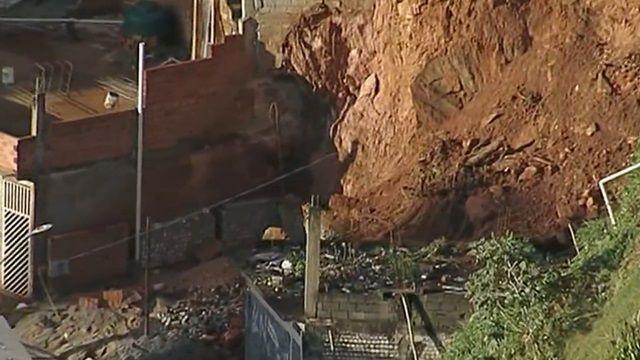 Osasco: deslizamento interdita mais de 25 casas no Bonança