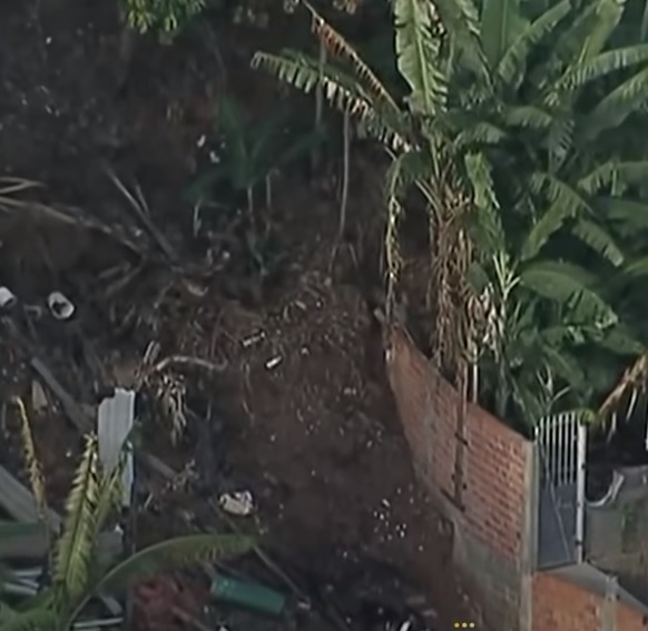 Osasco: deslizamento interdita mais de 25 casas no Bonança