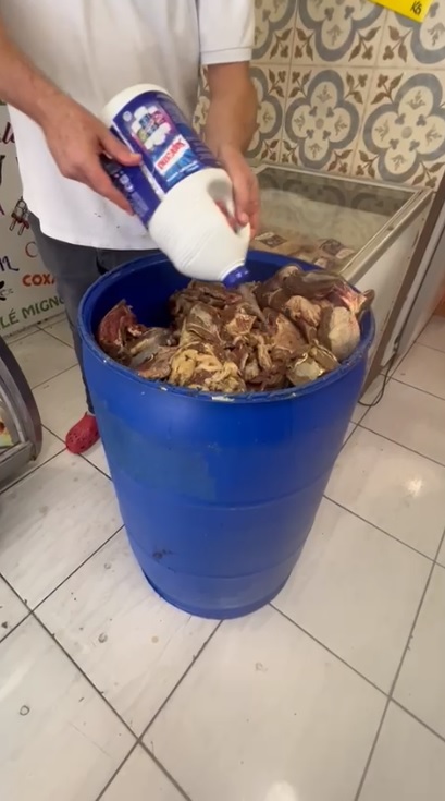 Mercado em Osasco é fechado por vender carnes vencidas