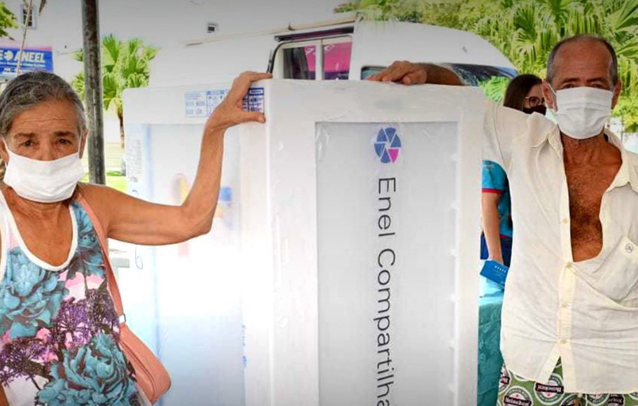 Em Osasco, Enel realiza a troca de geladeiras e lâmpadas