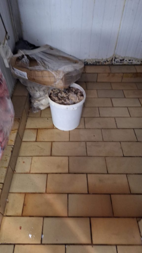 Mercado em Osasco é fechado por vender carnes vencidas