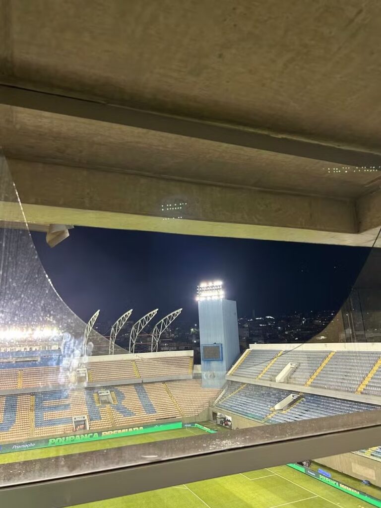 Vidro quebrado em camarote da Arena Barueri vira caso de Polícia