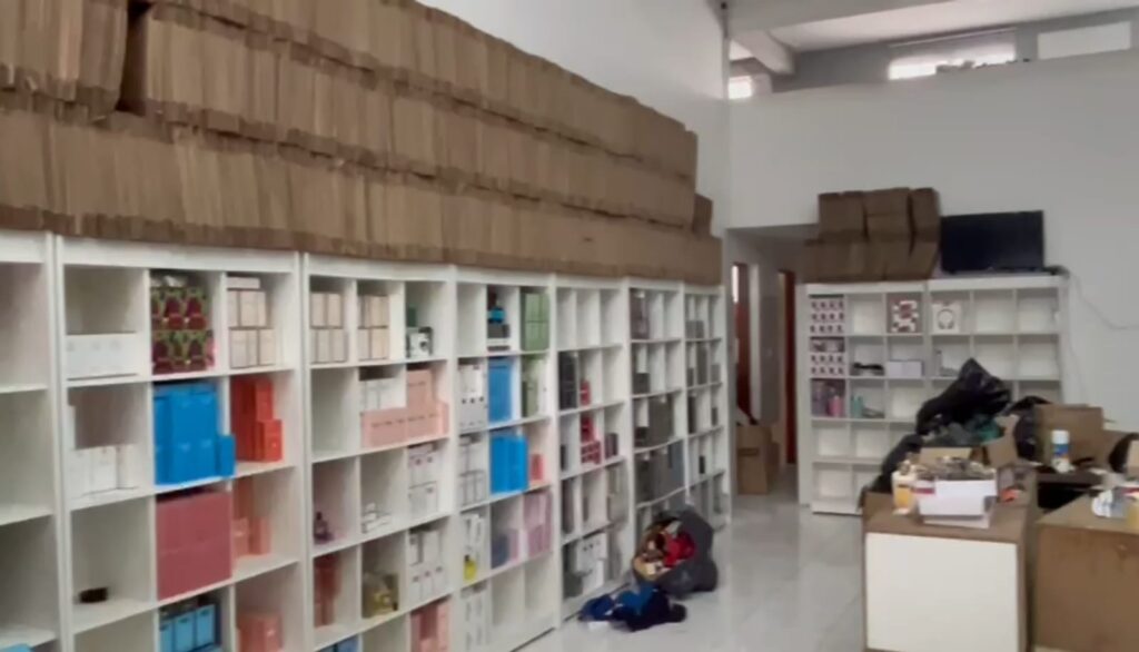 Polícia Civil apreende mais de 8 mil produtos falsificados em Barueri