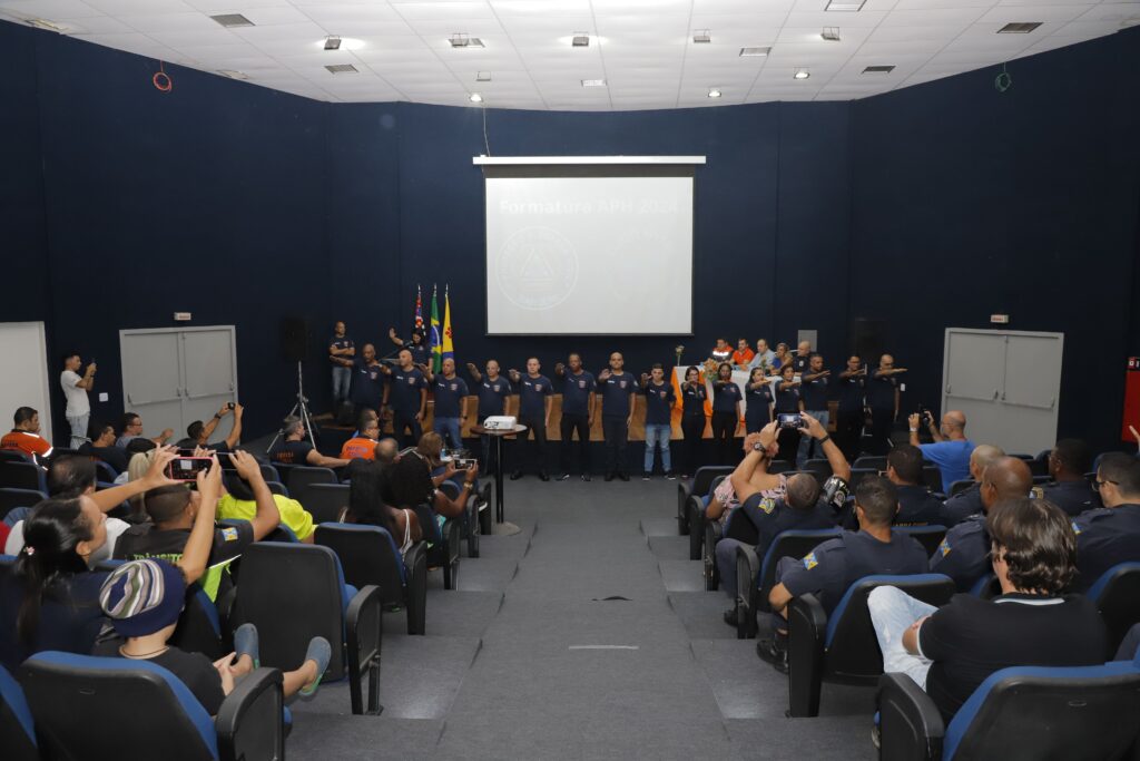 Defesa civil ganha 17 novos socorristas em Barueri