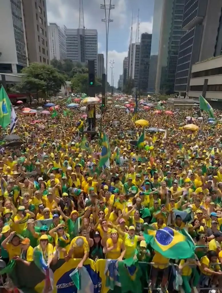 Em manifestação, ex-presidente Bolsonaro defende pacificação