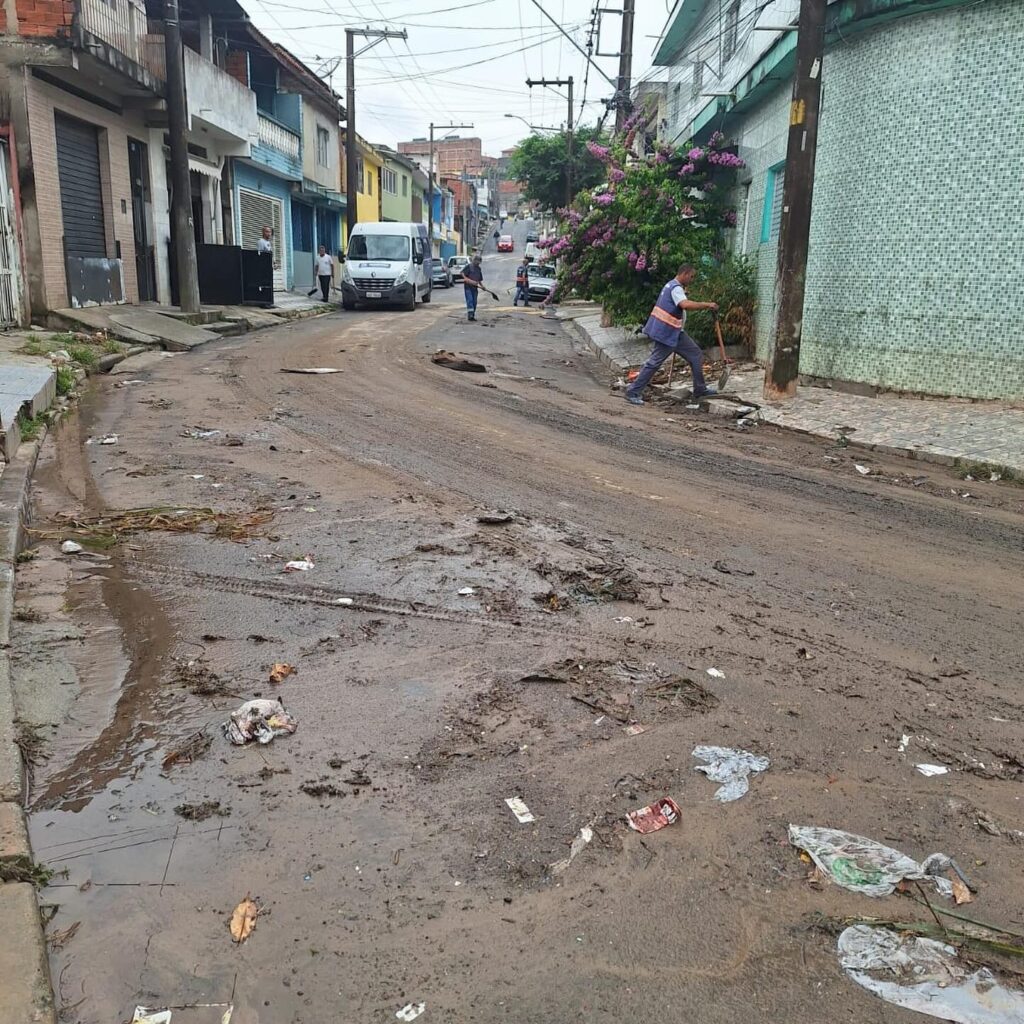 Temporal: alagamentos em Carapicuíba, Cotia, Itapevi e Jandira