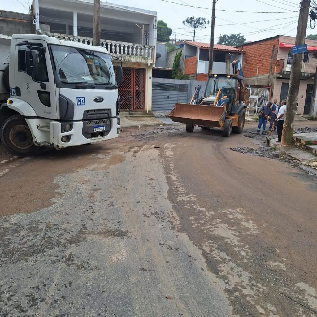 Temporal: alagamentos em Carapicuíba, Cotia, Itapevi e Jandira